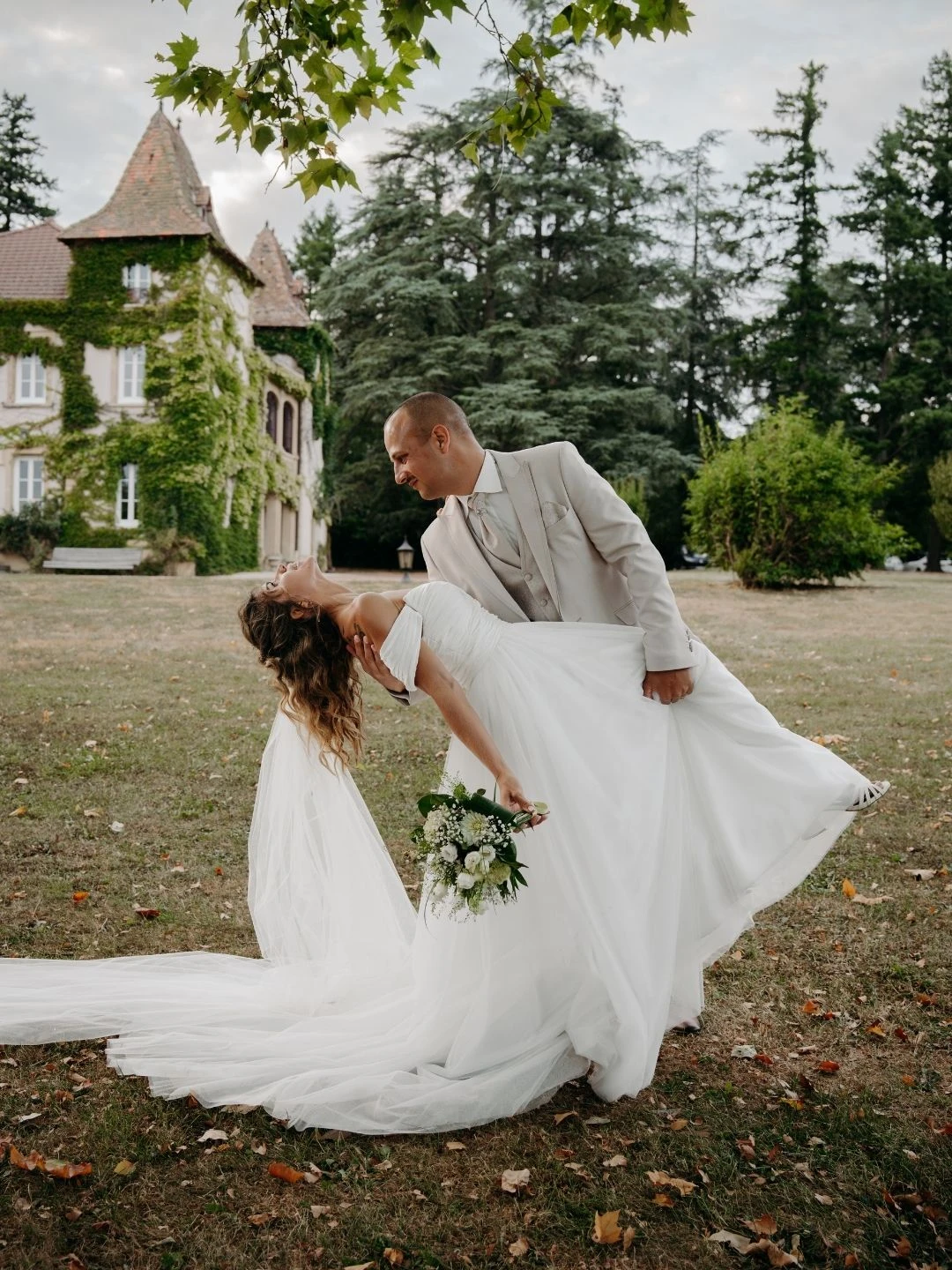Photo mariage séance couple au domaine des grands cèdres.jpg