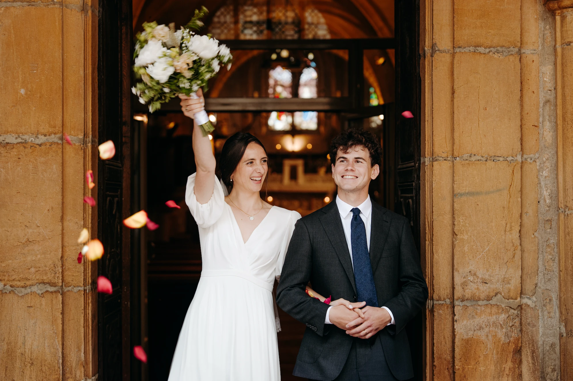 photo mariage sortie d'eglise .png